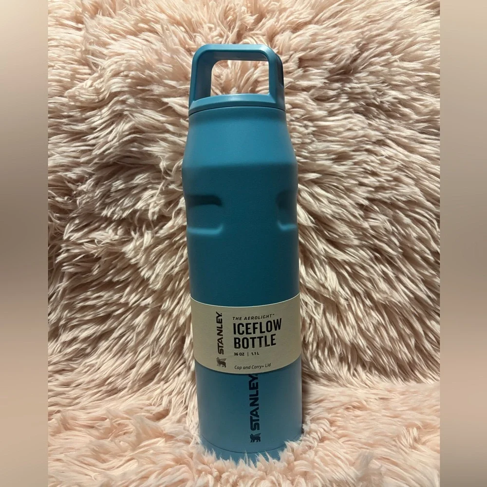Stanley Blue IceFlow Bottle - Picture 5 of 6
